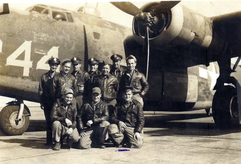 Harold Filer (far left) in front of B-24D bomber "Boomerang III" (#42-40244) during the Second World War.