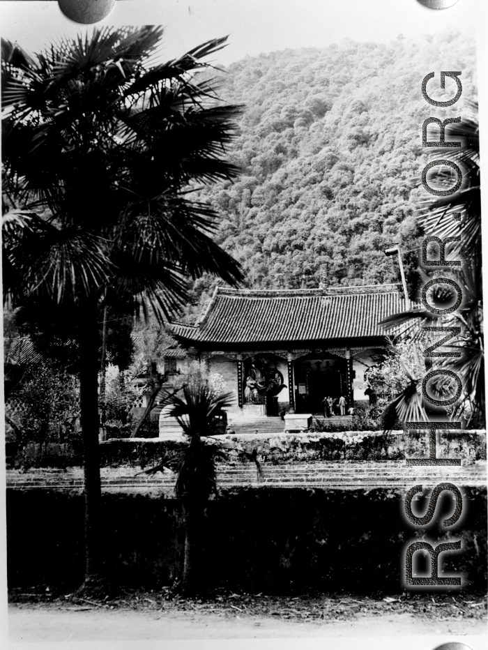 A chamber (天王宝殿）in the Huating Temple (华亭寺), not far from Kunming, China. During WWII.