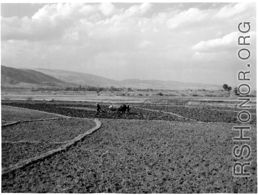 Farmers in Yunnan province, most likely near Yangkai, during WWII.