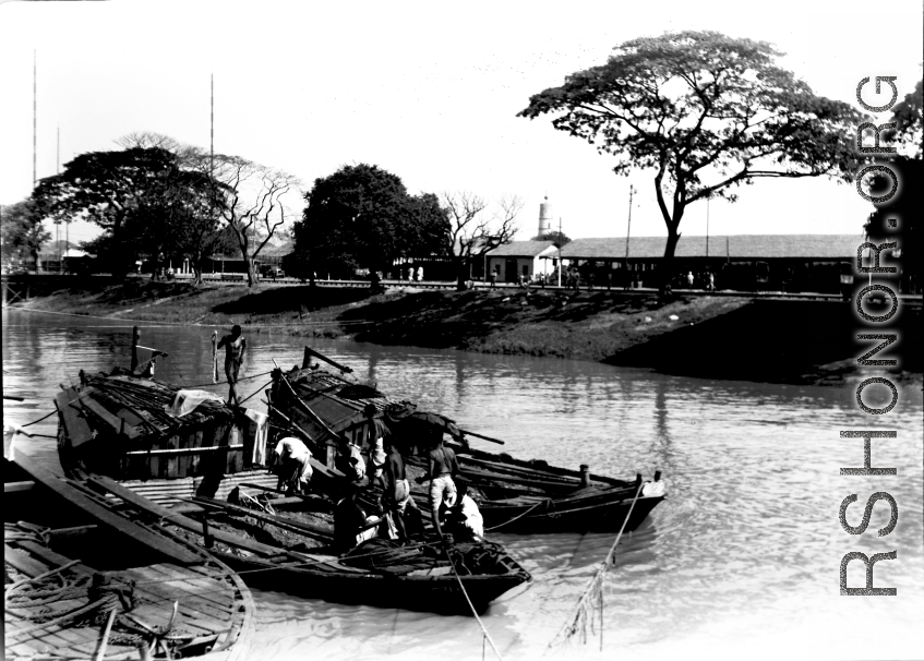 Boats on a canal in India during WWII.    From the collection of David Firman, 61st Air Service Group.