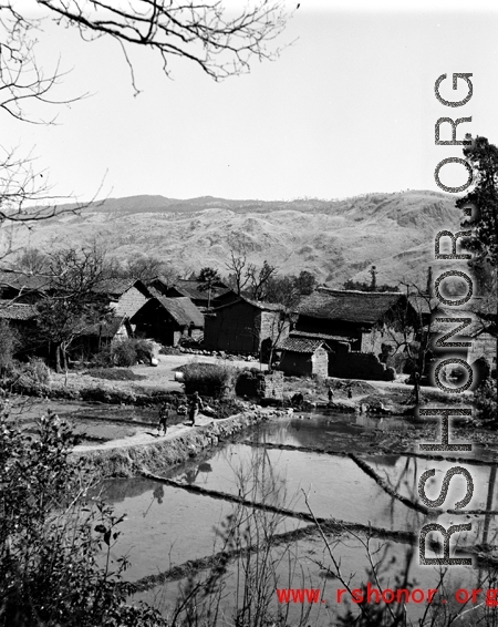 A village near Yangkai and local people in Yunnan province, China.  From the collection of Eugene T. Wozniak.