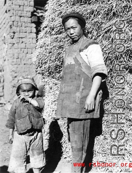 Local people in China: A woman and child near Yangkai, Yunnan, China, during WWII.