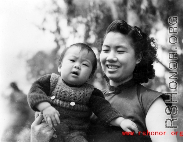 A Chinese family in Yunnan province, China, during WWII. 