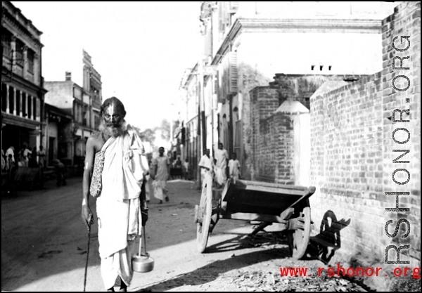 Street scene in India during WWII.  From the collection of David Firman, 61st Air Service Group.