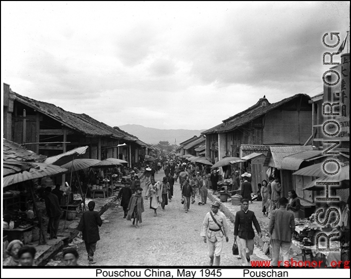 A main market street in the town on Pouschan (now Baoshan 保山市) in Yunnan, along the Ledo/Burma Road in 1945.