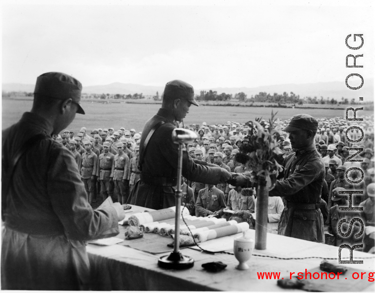 Chinese soldier of the 48th Army Division (陆军第四十八师) gets an award in a ceremony during a rally.