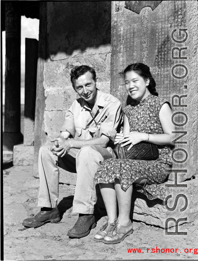 Wozniak and a VIP Chinese woman pose at a pavilion.
