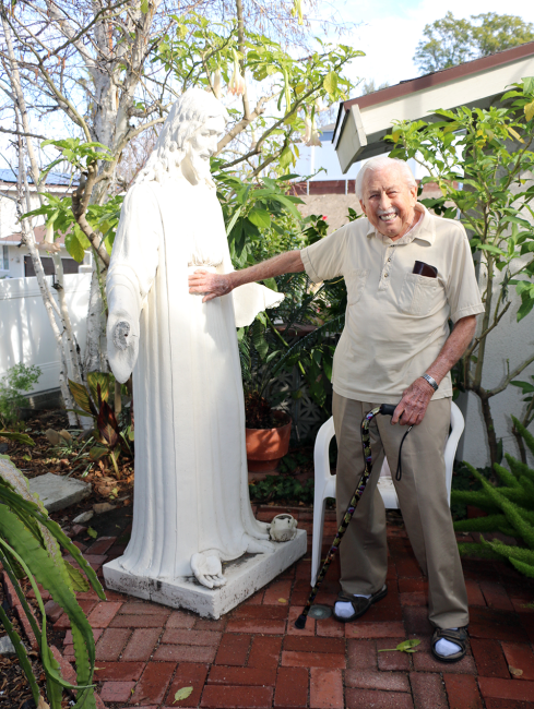 Walt Wegner with a statue of Jesus in his beautiful garden in California in 2016. Unfortunately, during all our conversations during our visit, we never got the story of how Jesus lost his hands!