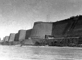 A city wall in Lanzhou, Gansu province, northern China, with the Yellow River in front, during WWII.