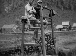 Pumping water into rice fields in Guangxi province with a "devil-wheel".