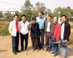 Researchers, government officials, media, and eyewitnesses near the site of Haynes' remains, in Hengyang, Hunan, China.
