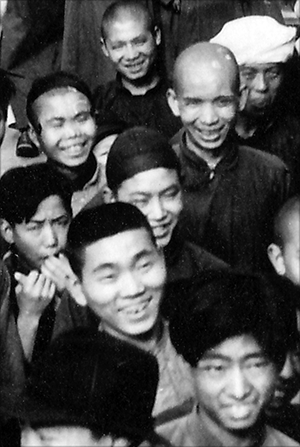 A wonderful image from the Walter S. Polchlopek collection--a local crowd, probably in the county seat not far from Yangkai (Yangjie) air base in Yunnan province, China, enjoying the entertainment of inscrutable foreigners doing funny things in public.