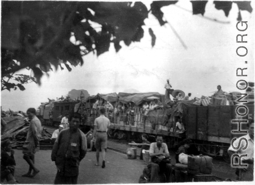 Chinese refugees evacuating from Guilin by train during the Japanese Ichigo campaign. During WWII.