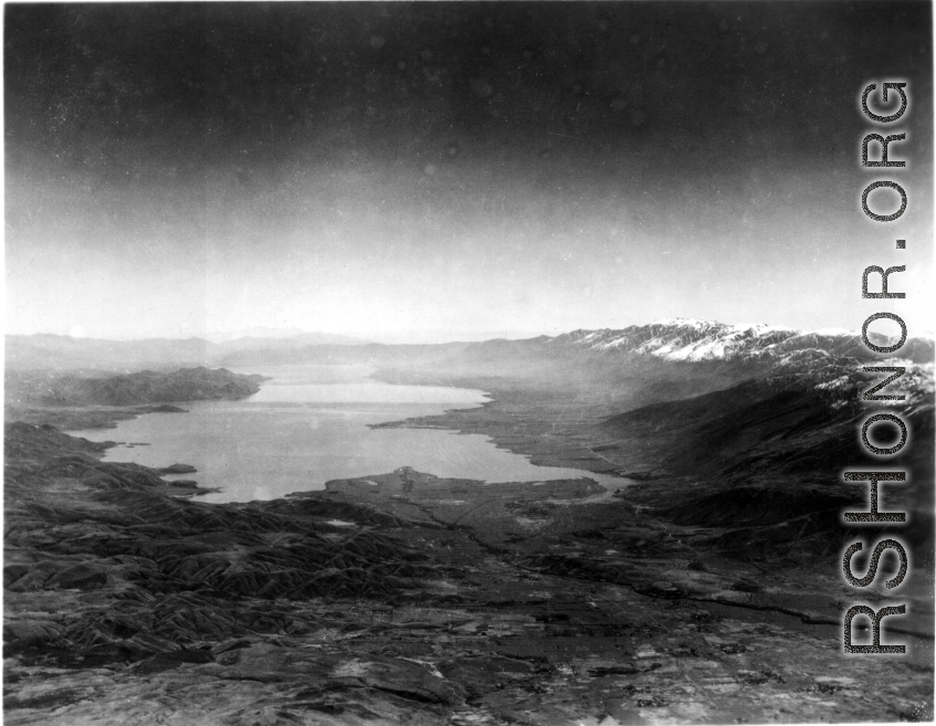 Aerial view looking south over Erhai Lake (洱海) in Yunnan, during WWII.