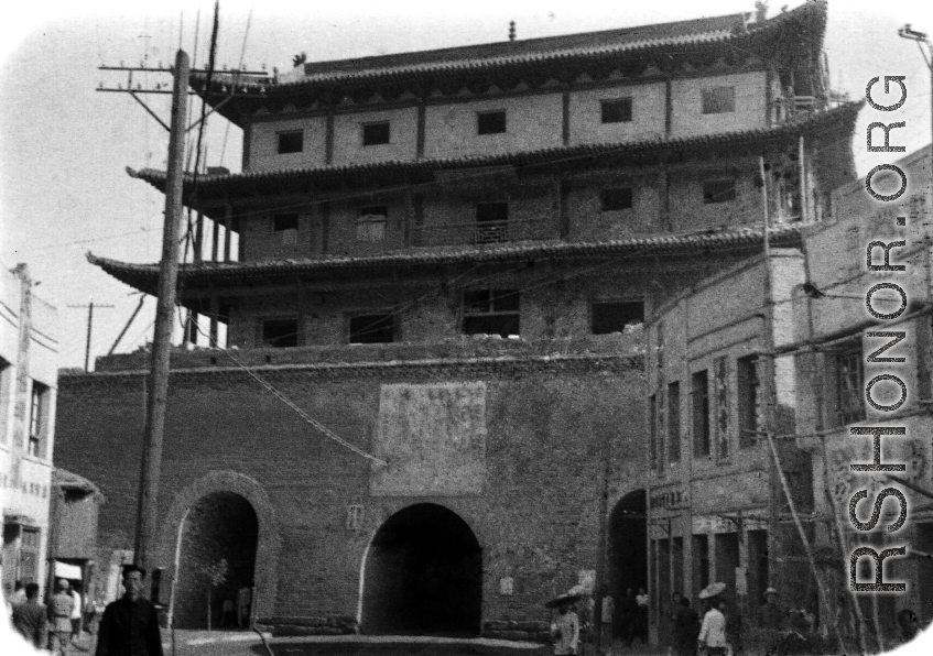 South Gate of the Lanzhou city wall (兰州南关城楼) during WWII.