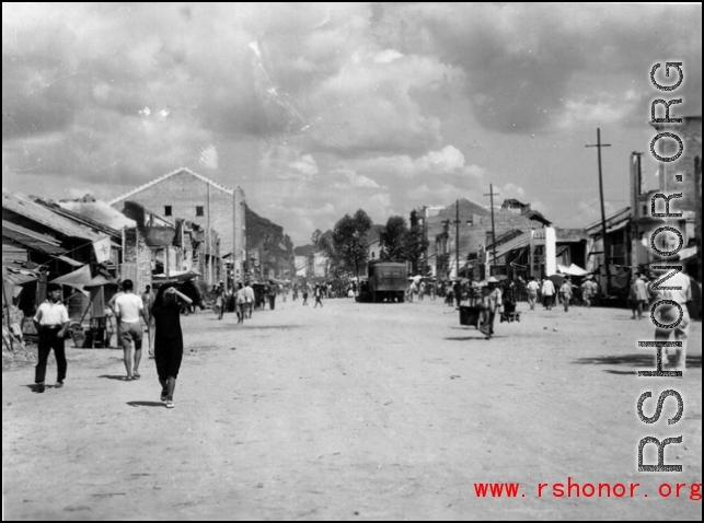 A street in Liuzhou in 1945, during WWII. This should be south of the river.