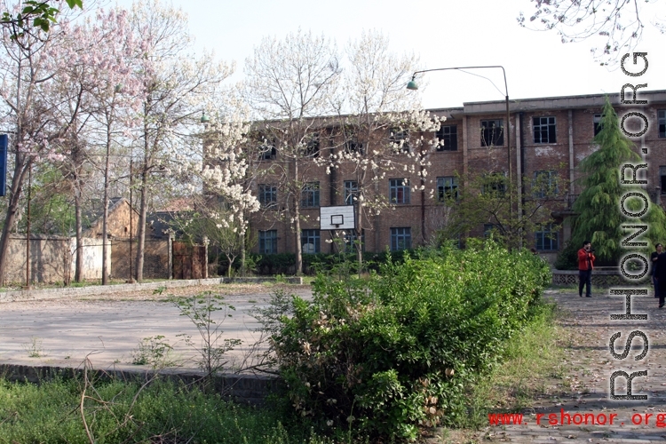 Another area where Lt. Garner might rest. The other area is behind the brick wall on the left of the basketball court.