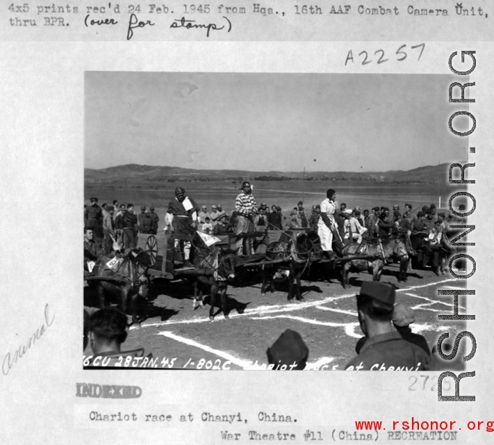 A chariot race in Chanyi, China during WWII.