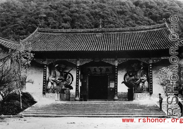 A chamber (天王宝殿）in the Huating Temple (华亭寺), not far from Kunming, China. During WWII.