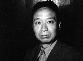 KMT civilian official at rally poses for portrait shot. This should be An Zefa (安则法), a highly educated official who had a number of roles in Yunnan during WWII.