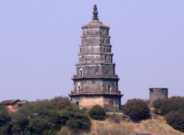 The Laiyan Pagoda (来雁塔) in Hengyang, little changed from when GIs at the airbase there photographed it 60 year ago